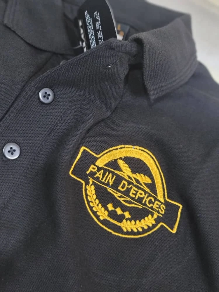 Broderie sur polo
